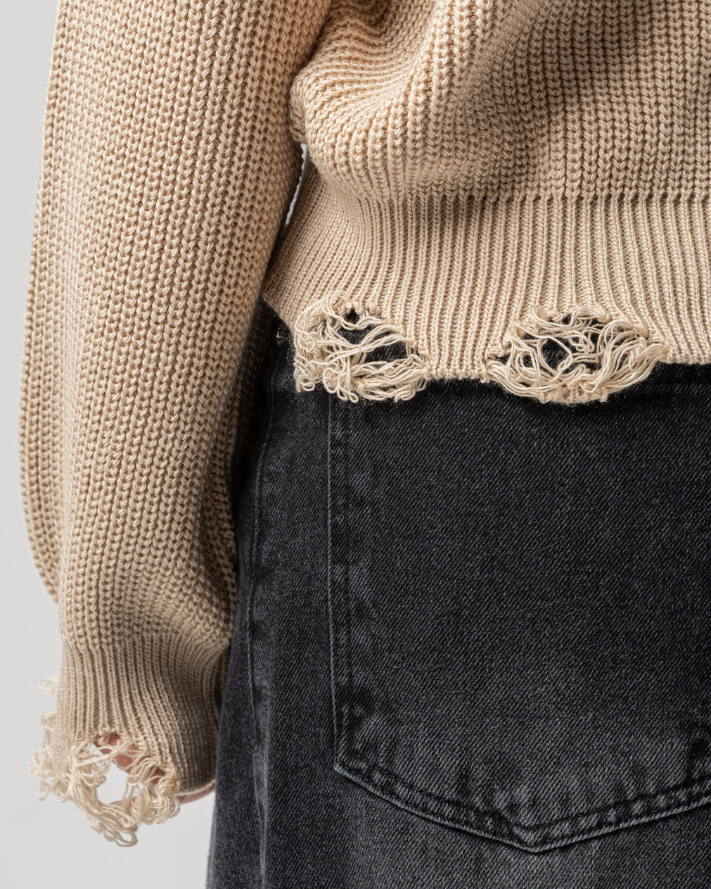 Ripped Pullover in Beige