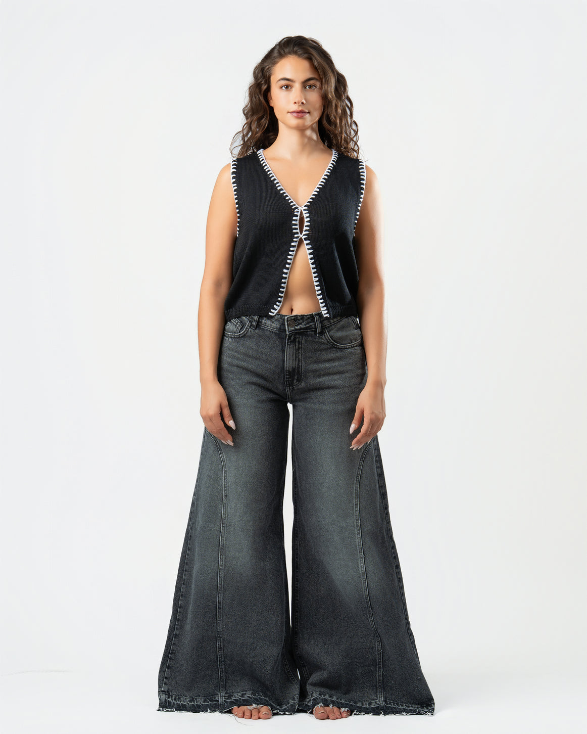 Pattes D’éléphant Jeans in Black