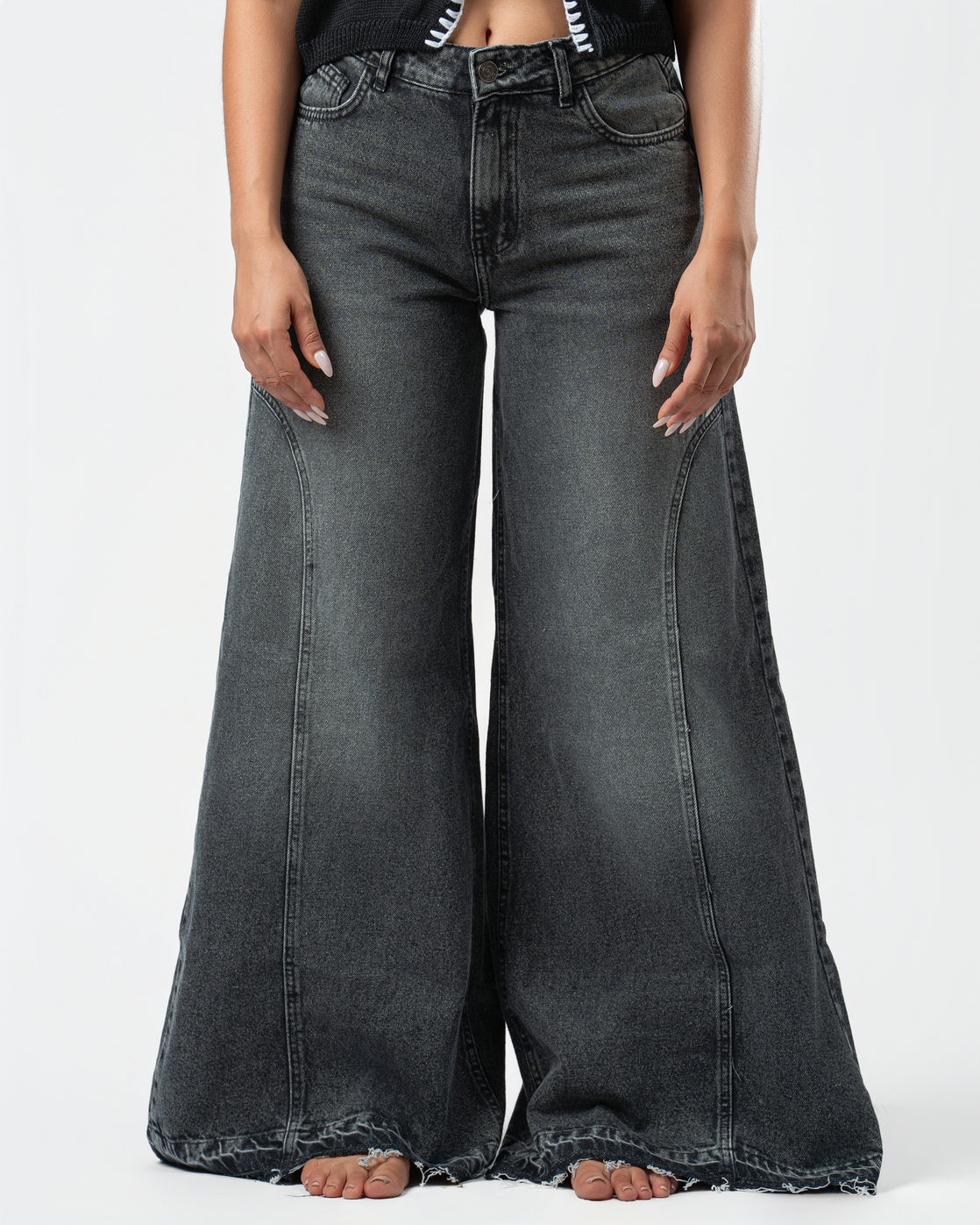 Pattes D’éléphant Jeans in Black
