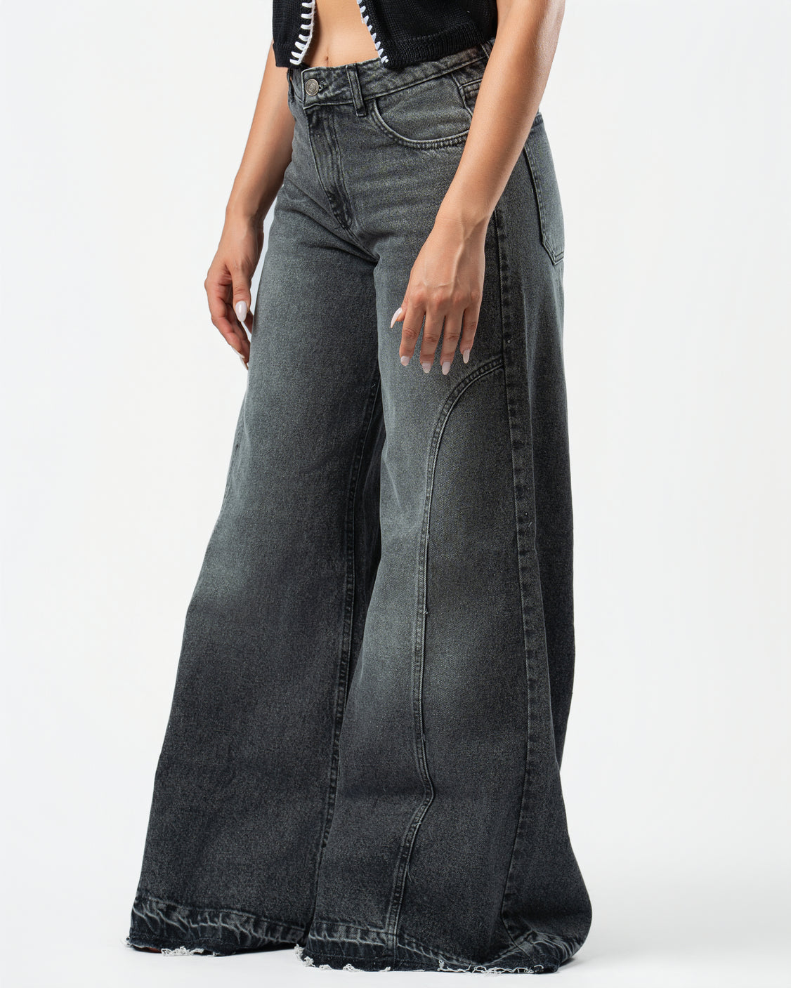 Pattes D’éléphant Jeans in Black