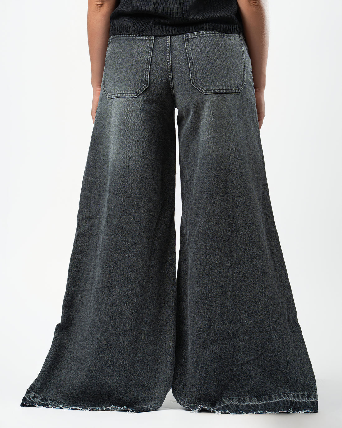 Pattes D’éléphant Jeans in Black