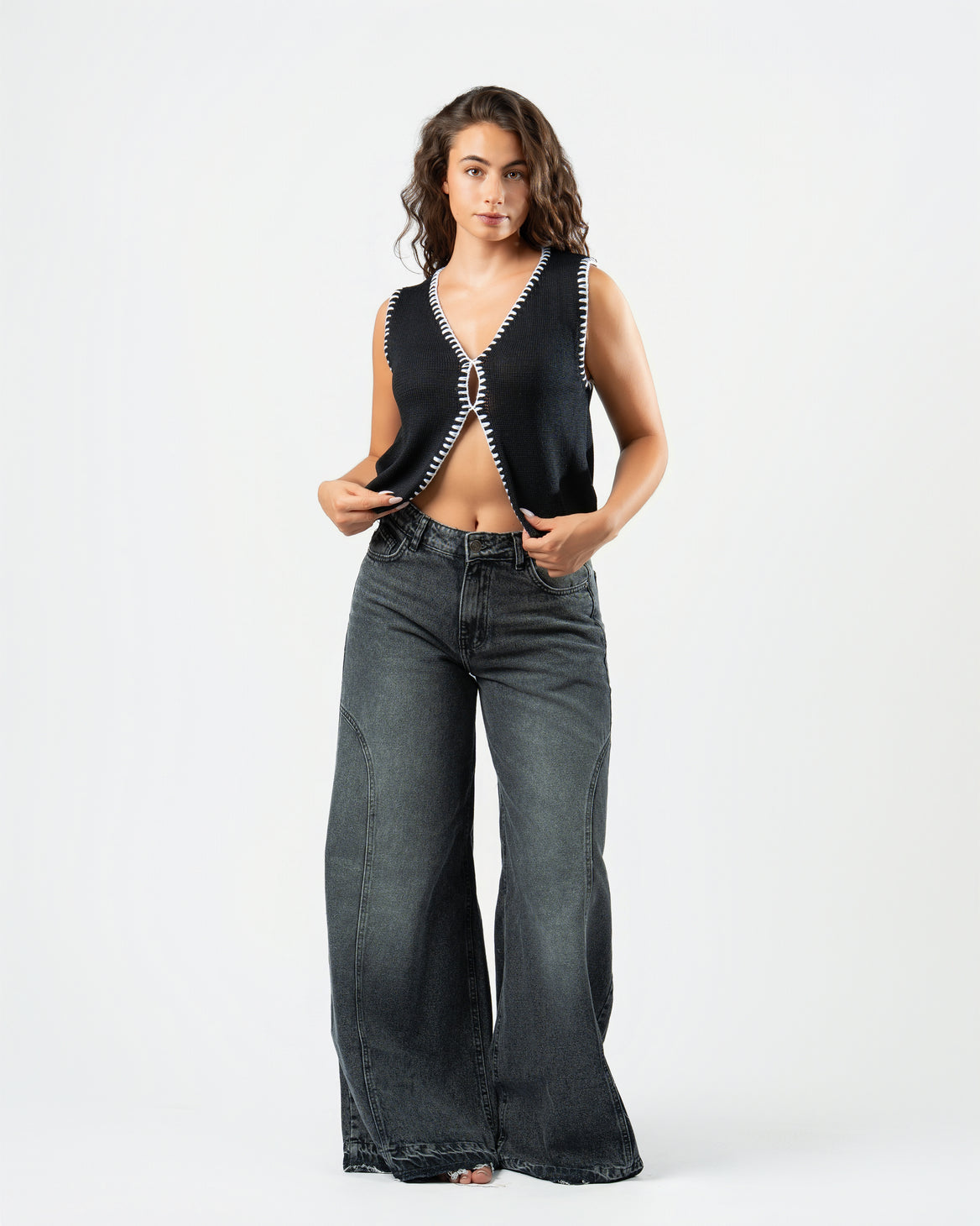 Pattes D’éléphant Jeans in Black