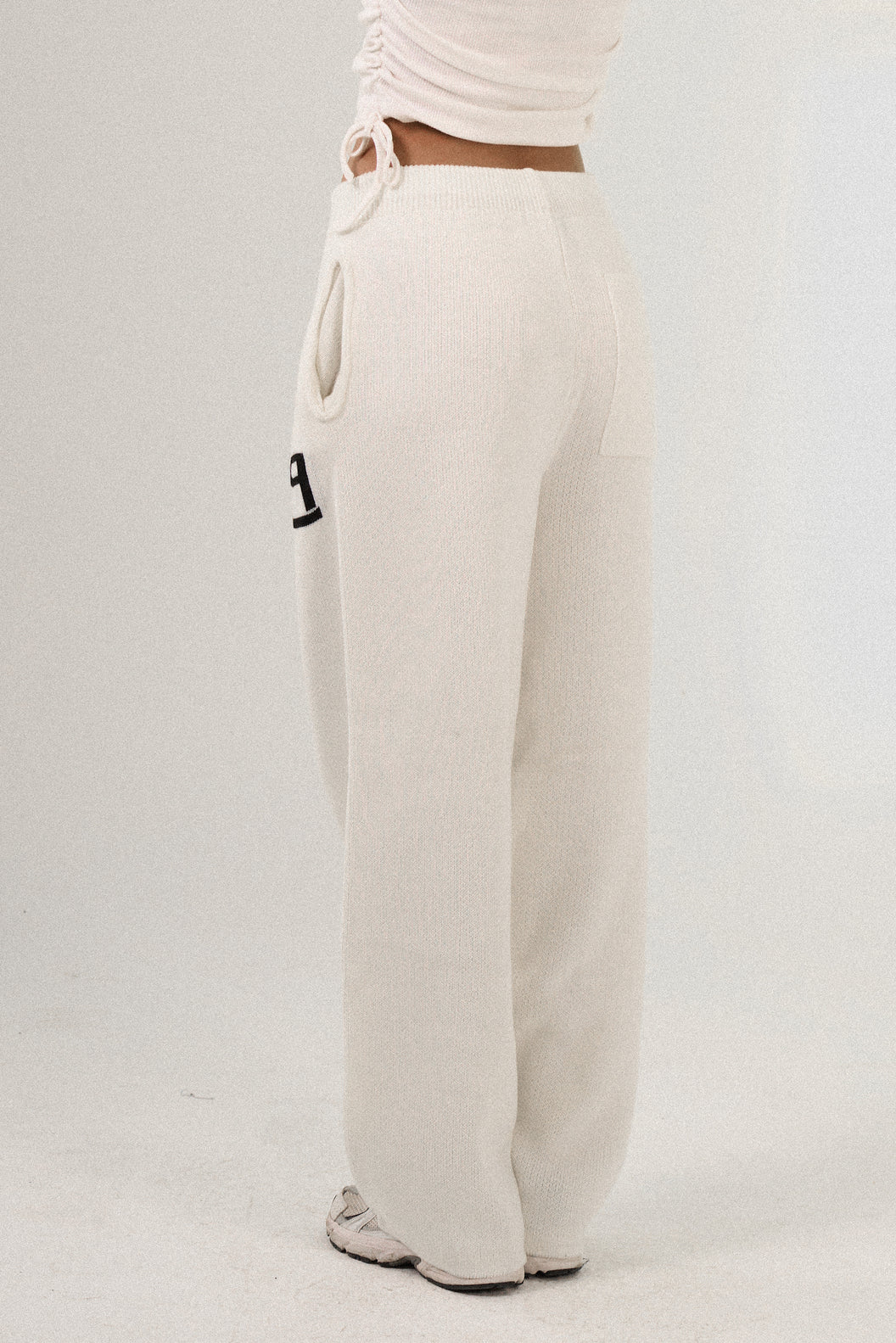 PSYCH WHITE KNITTED PANTS