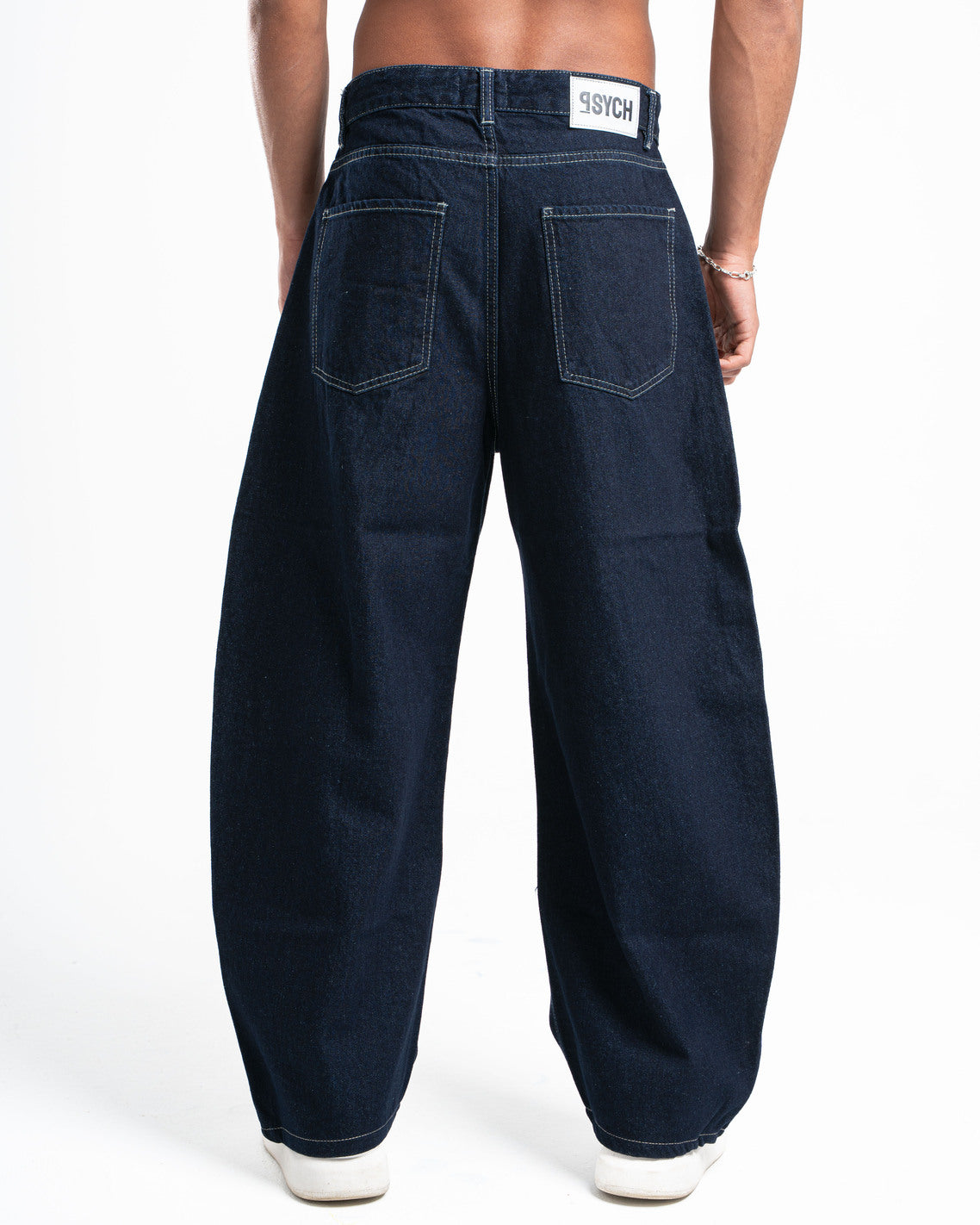THE 90s BLOWOUT IN RAW JEANS