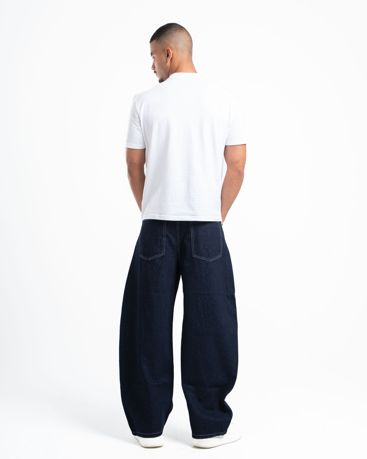 THE 90s BLOWOUT IN RAW JEANS