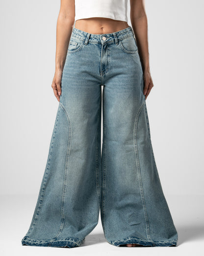 Pattes D’éléphant Jeans in Blue