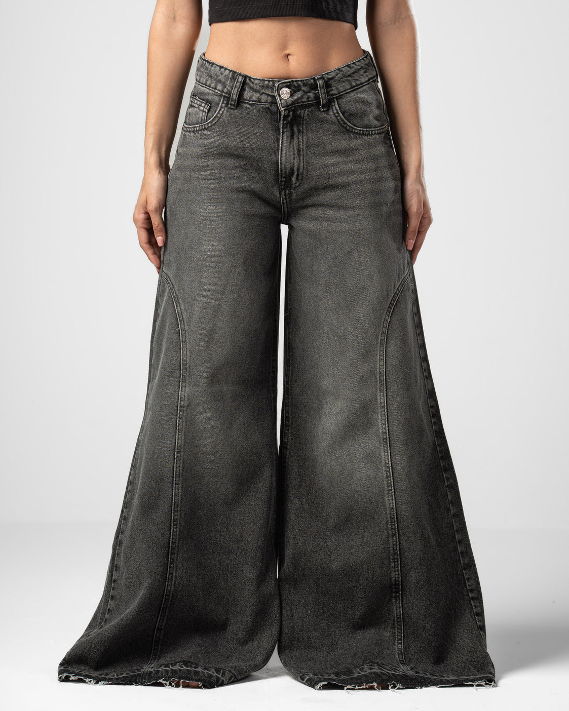 Pattes D’éléphant Jeans in Black