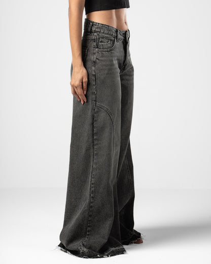 Pattes D’éléphant Jeans in Black