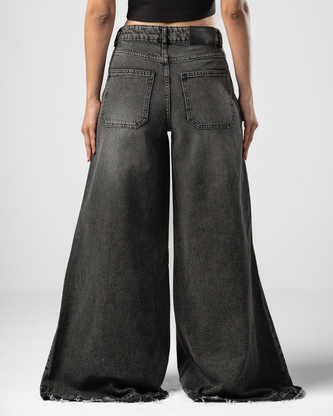 Pattes D’éléphant Jeans in Black