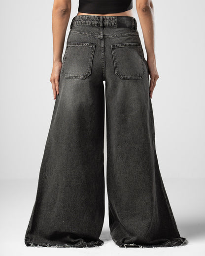 Pattes D’éléphant Jeans in Black