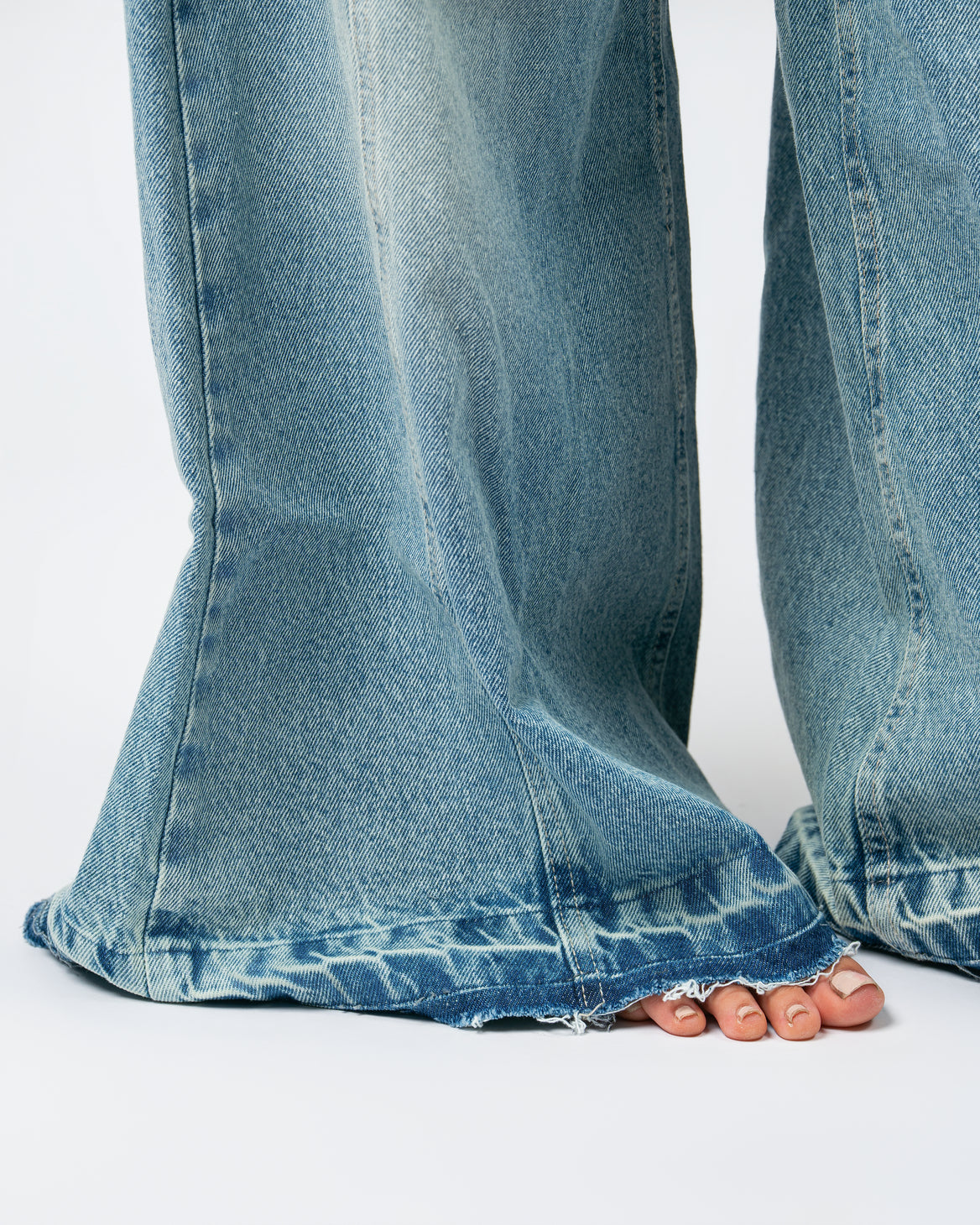 Pattes D’éléphant Jeans in Blue