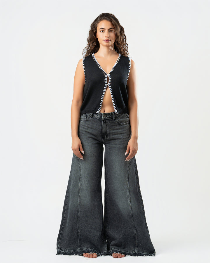 Pattes D’éléphant Jeans in Black