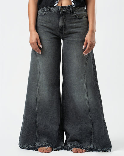 Pattes D’éléphant Jeans in Black
