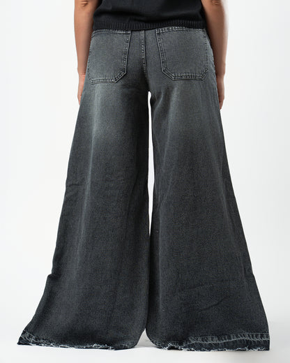 Pattes D’éléphant Jeans in Black