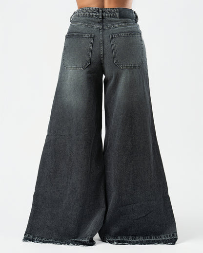 Pattes D’éléphant Jeans in Black