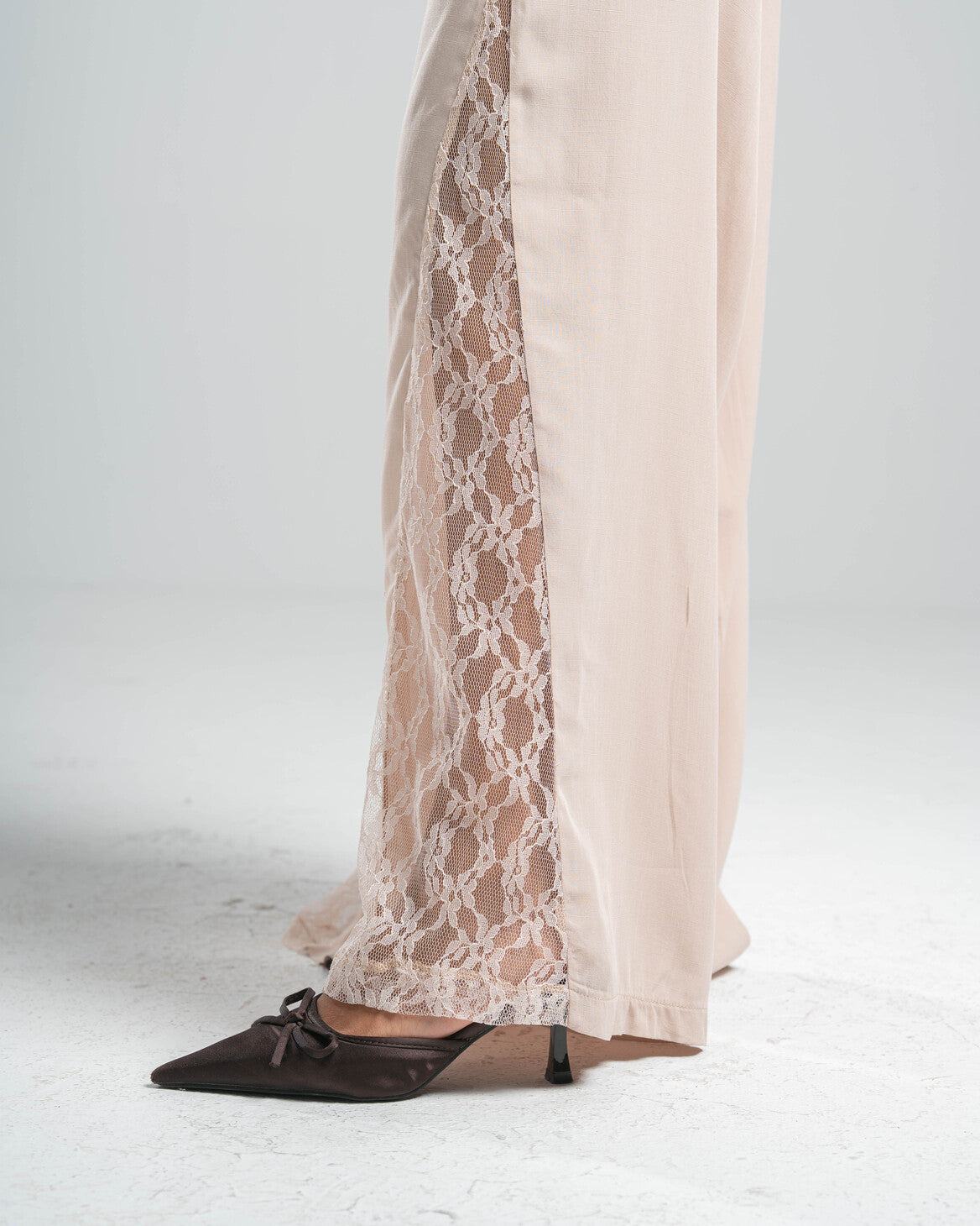 BEIGE LACE FLOW PANTS