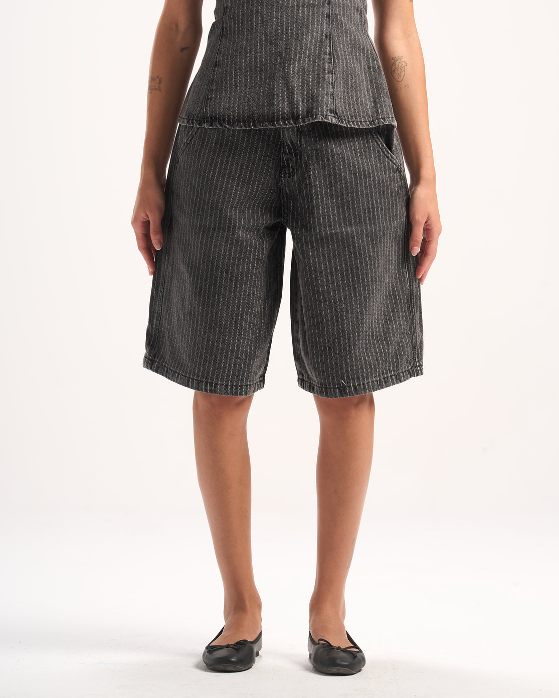 DARK GREY STRIPED JORTS