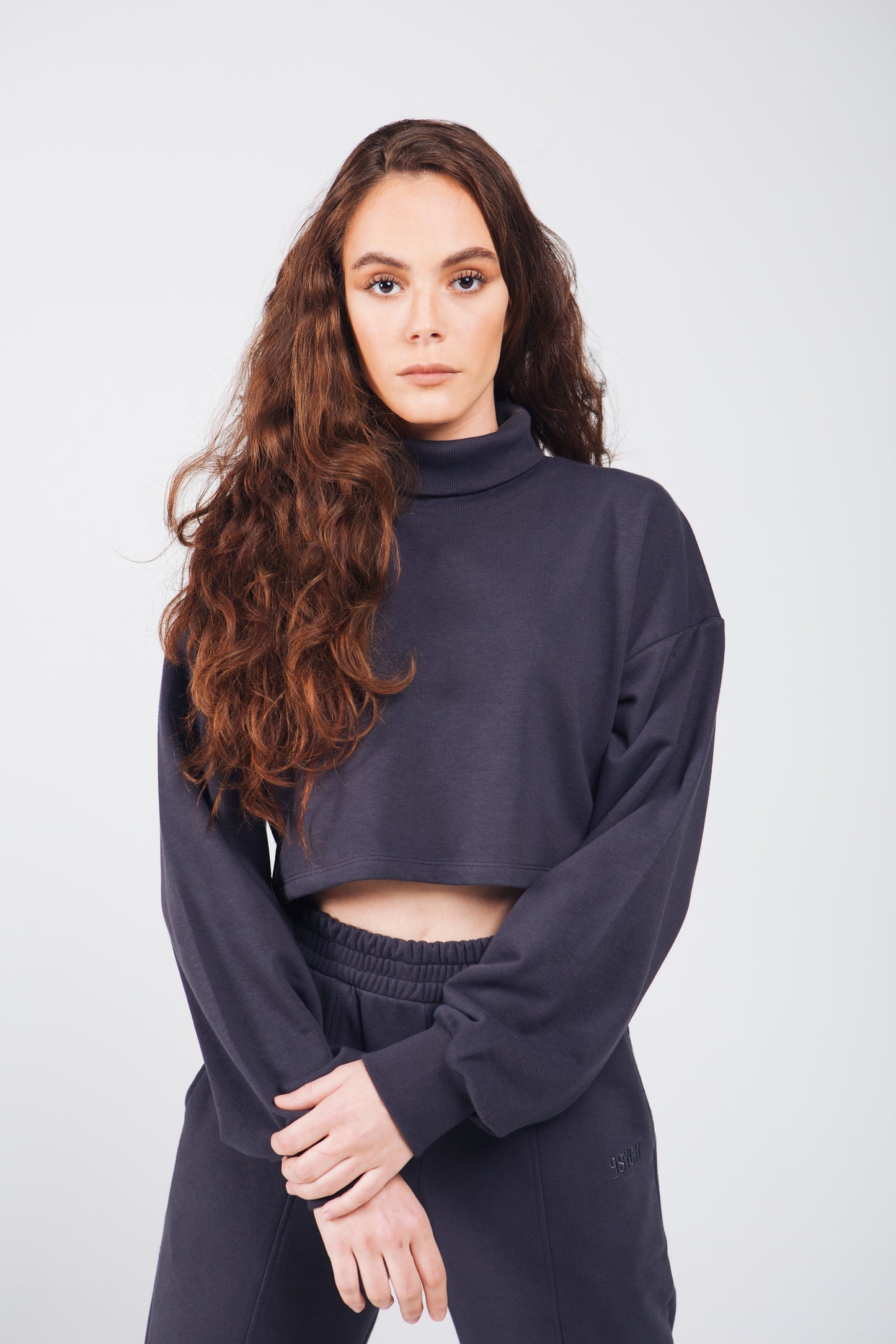 TURTLE NECK GREY CROP TOP