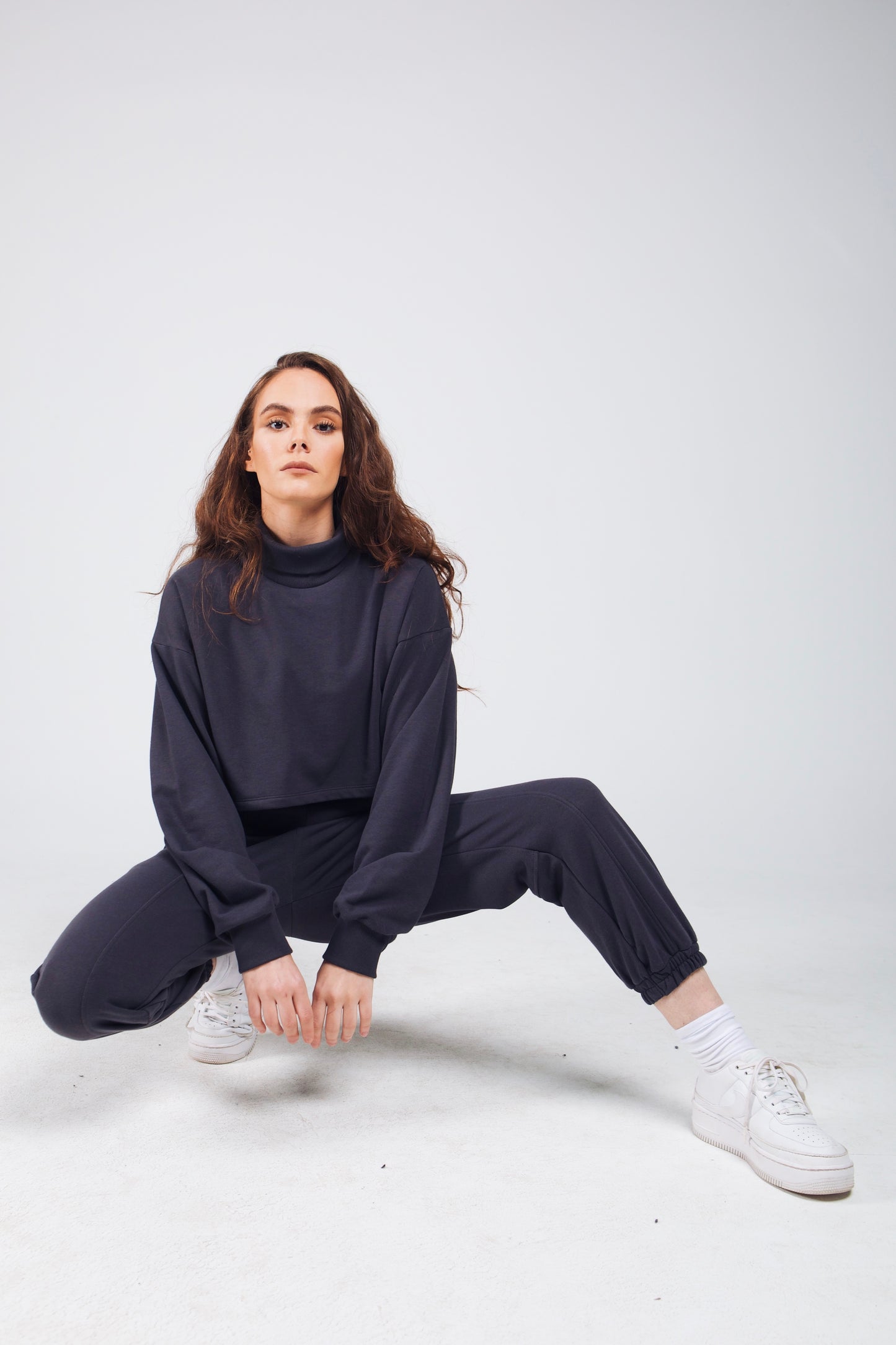 TURTLE NECK GREY CROP TOP